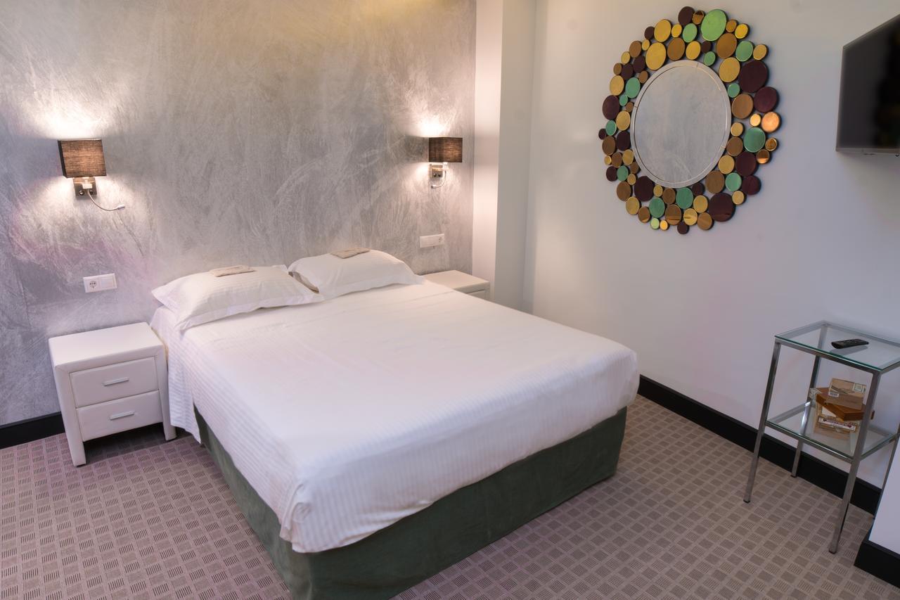 Andromeda Downtown Suites Atina Dış mekan fotoğraf